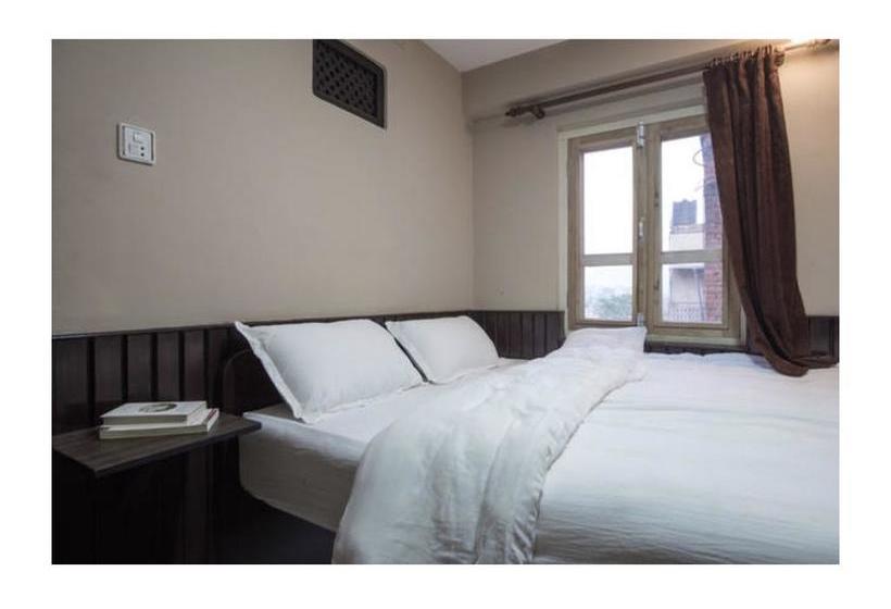 هتل De  Courtyard