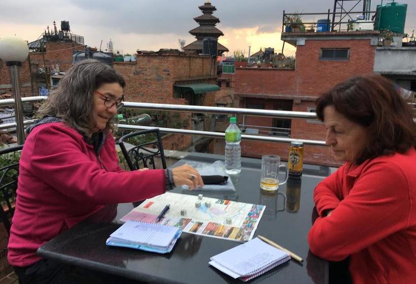 هتل De  Courtyard