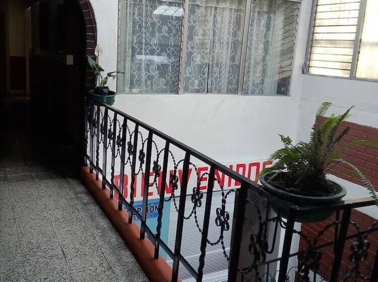 هتل El Mesón, Guatemala