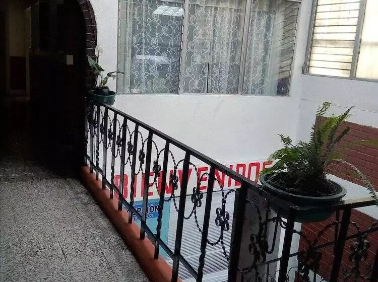 هتل El Mesón, Guatemala