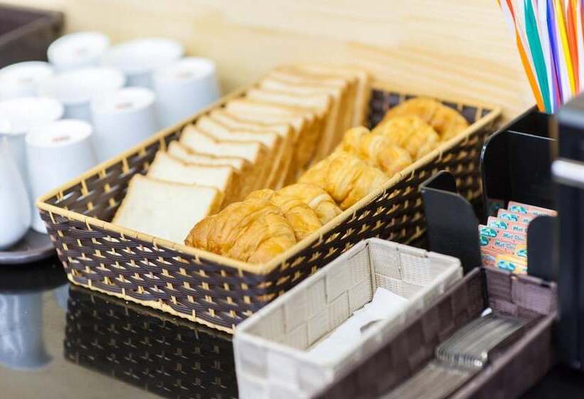 Hotel Sancrest Residence Deltamas