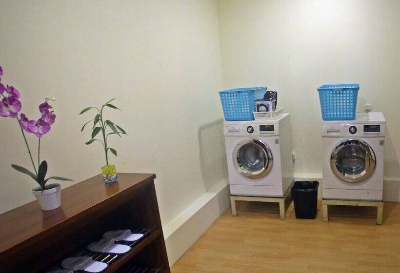 Hotel Sancrest Residence Deltamas