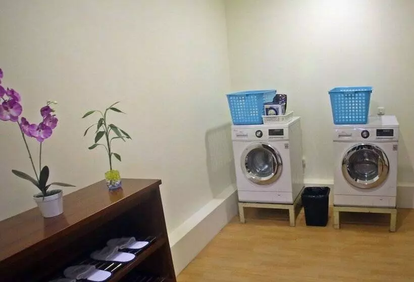 Hotel Sancrest Residence Deltamas