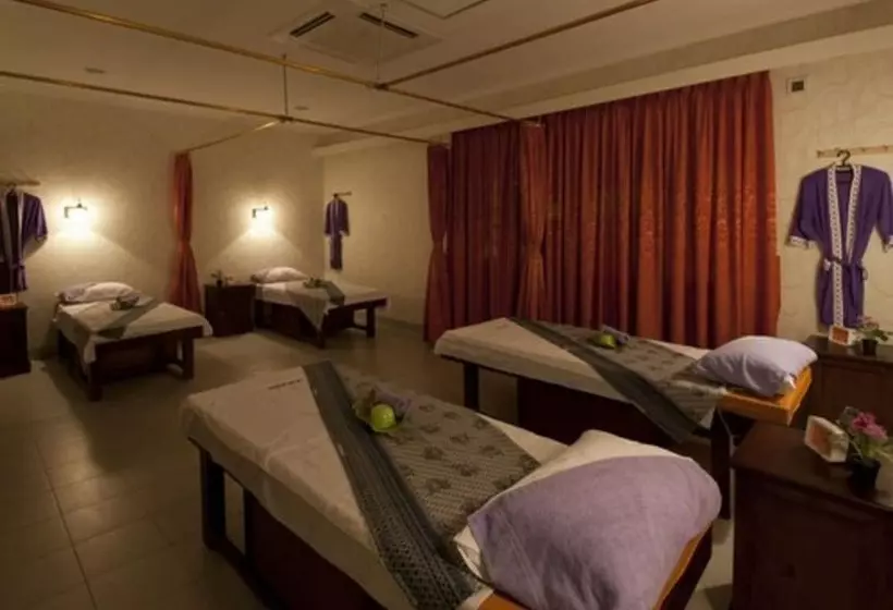 Hotel Sancrest Residence Deltamas