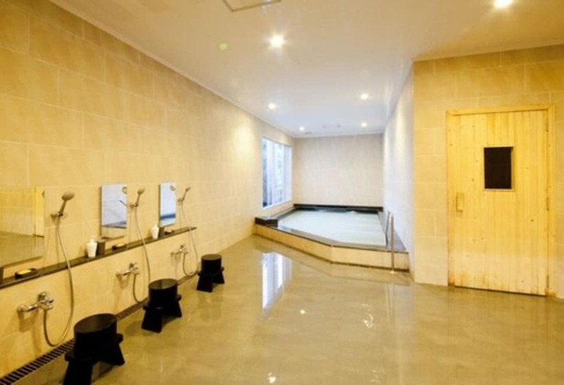 Hotel Sancrest Residence Deltamas