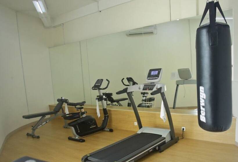 Hotel Sancrest Residence Deltamas