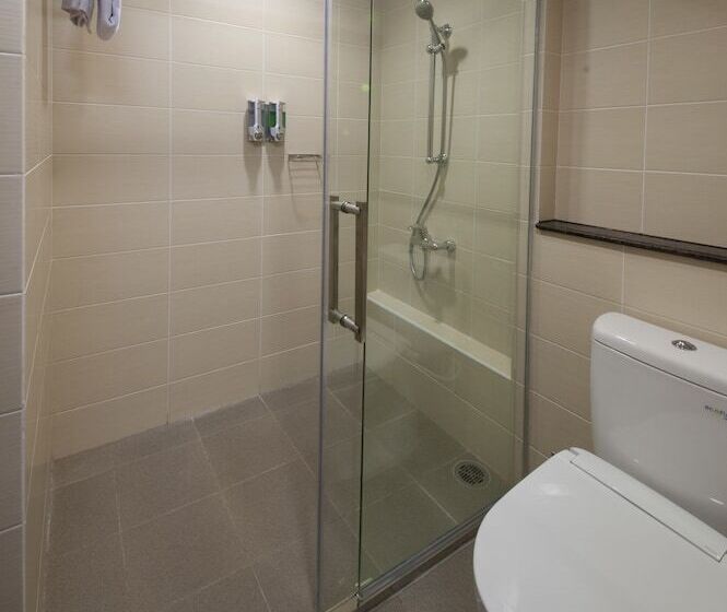 Hotel Sancrest Residence Deltamas