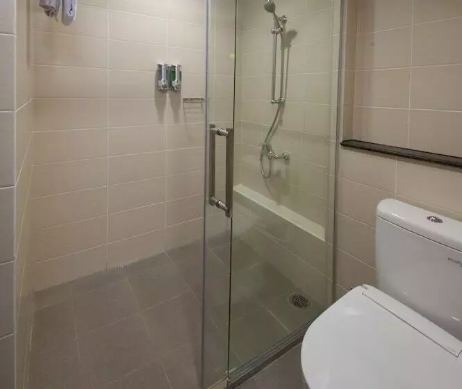 Hotel Sancrest Residence Deltamas