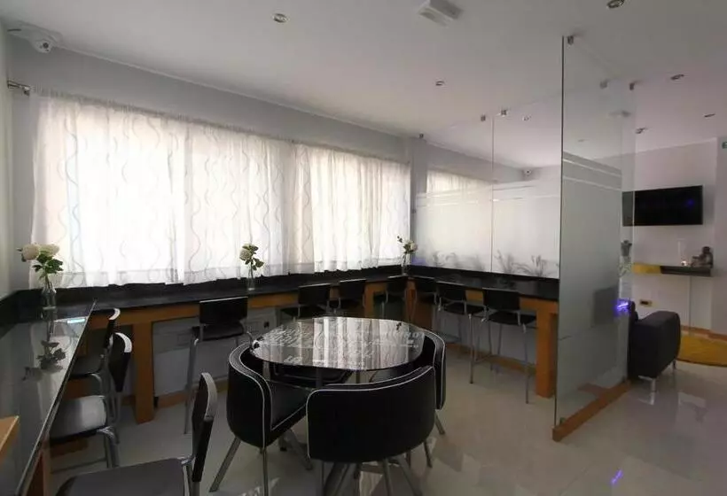 هتل Morenos Boutique