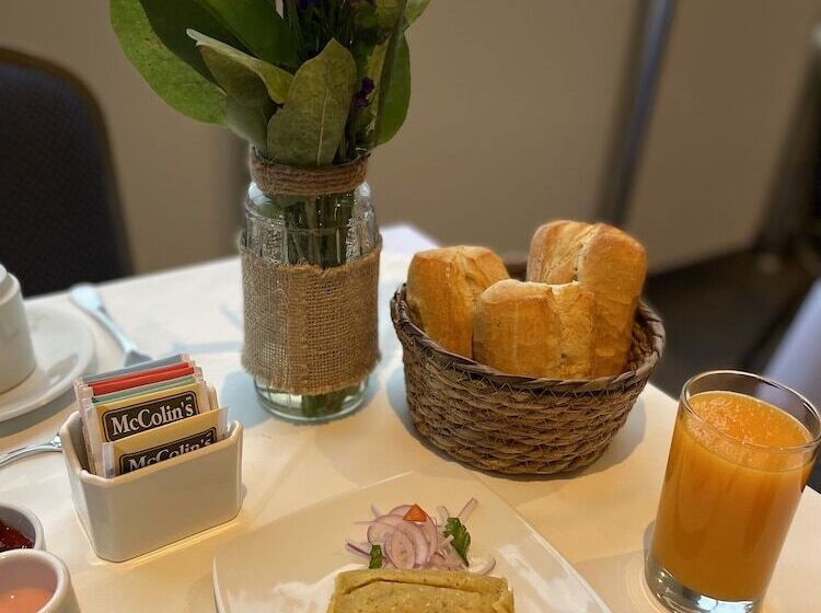 Rado Hotel Santa María