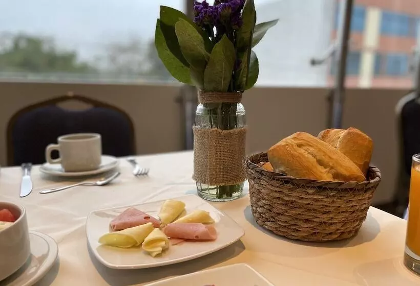 Rado Hotel   Santa María