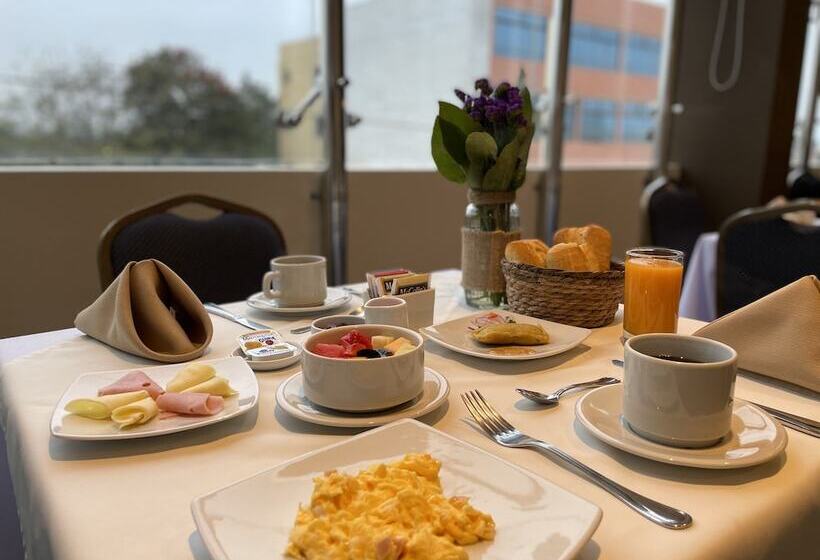 Rado Hotel Santa María