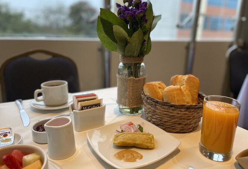 Rado Hotel Santa María