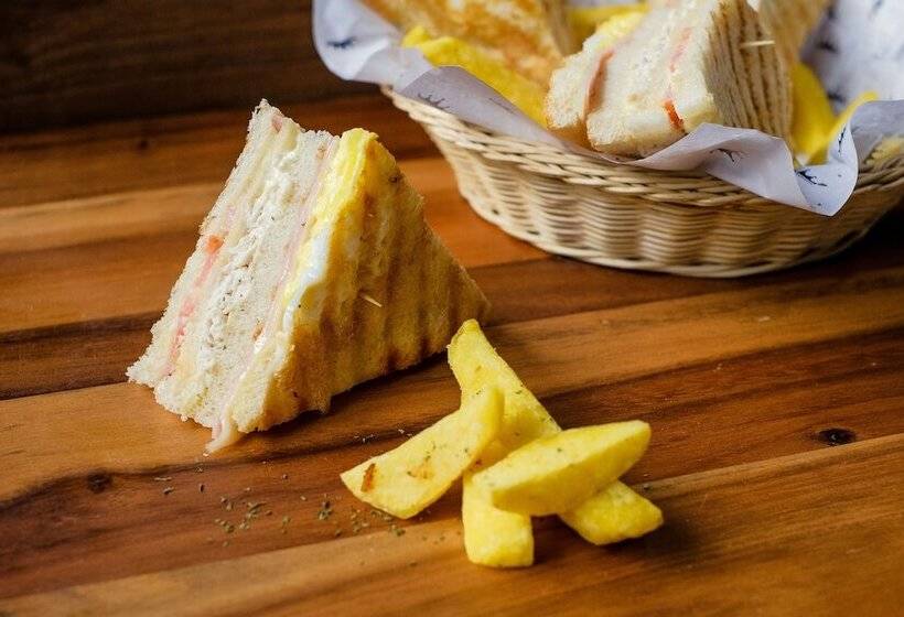 Rado Hotel Santa María