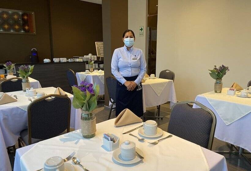 Rado Hotel Santa María