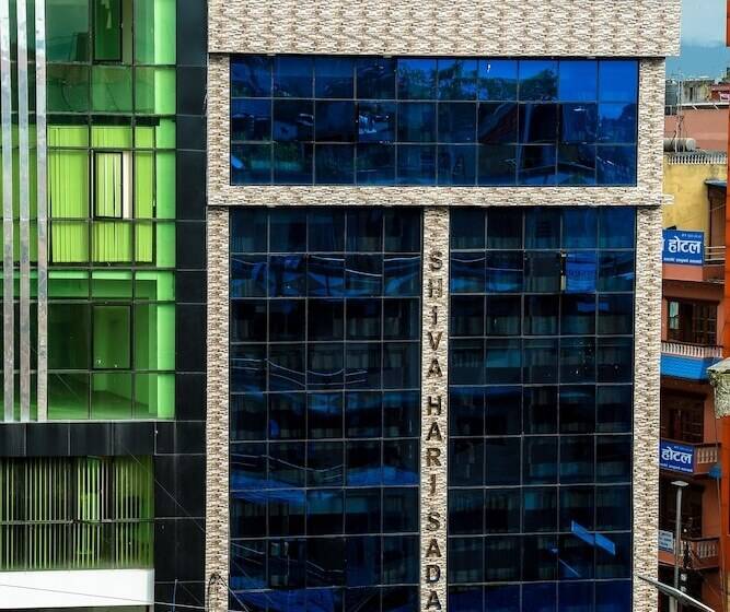 هتل Everest Holiday Inn