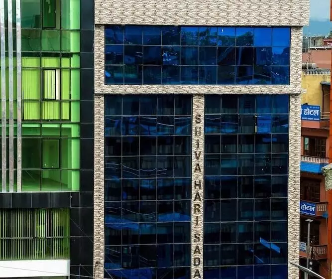 هتل Everest Holiday Inn