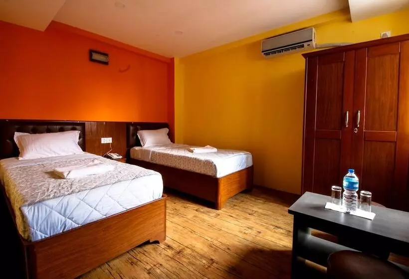 هتل Everest Holiday Inn