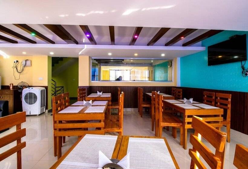 هتل Everest Holiday Inn