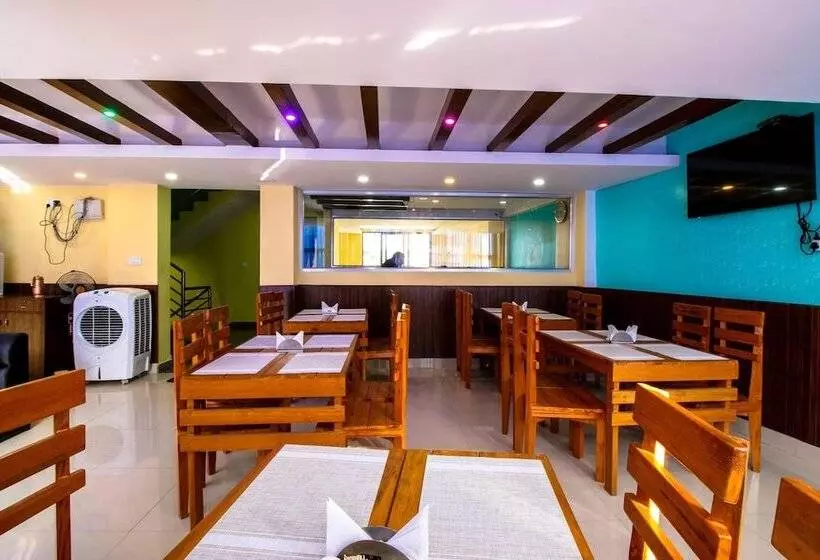 هتل Everest Holiday Inn