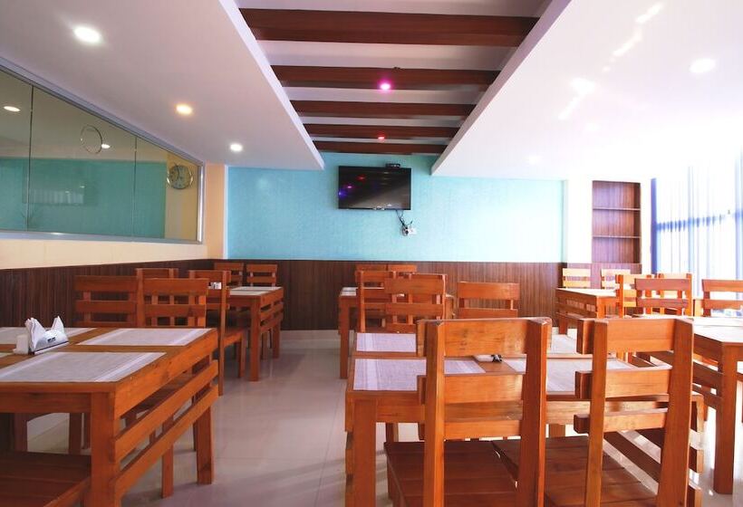 هتل Everest Holiday Inn