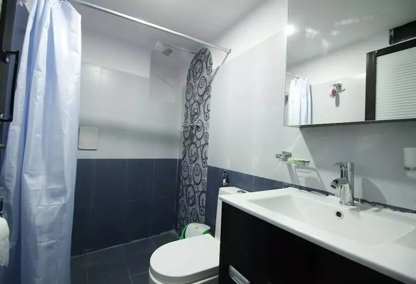 هتل Everest Holiday Inn