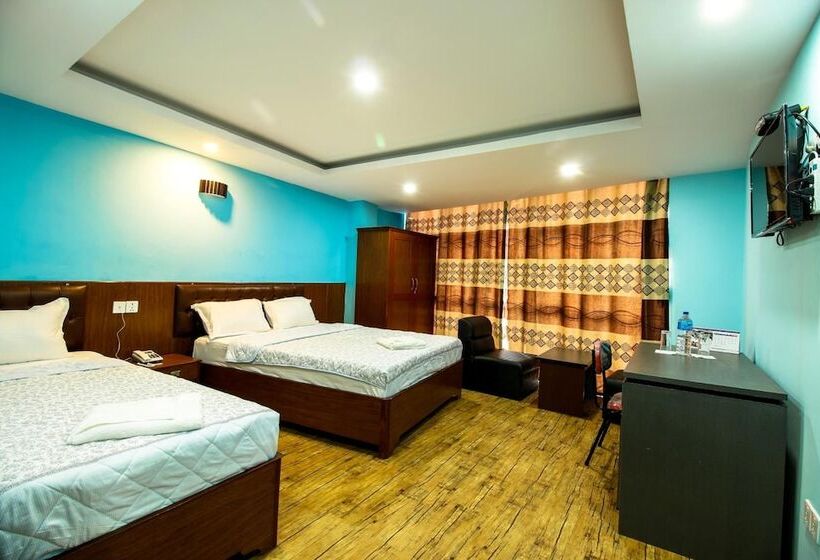 هتل Everest Holiday Inn