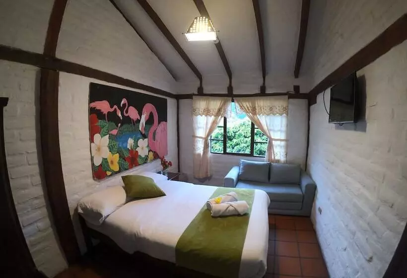 هتل Hostal Inti Luna
