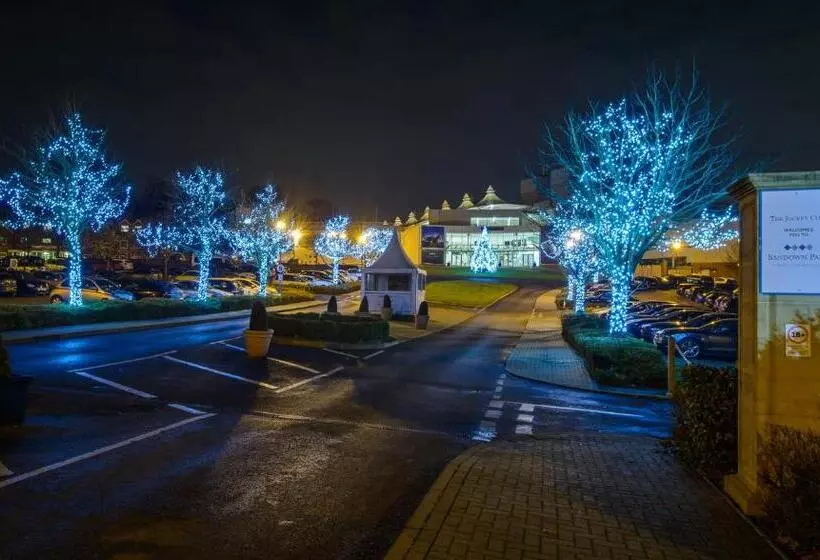 ホテル Sandown Park Lodge