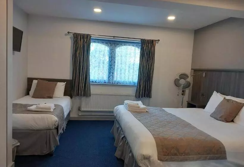 ホテル Sandown Park Lodge