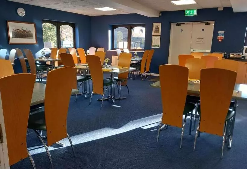 ホテル Sandown Park Lodge