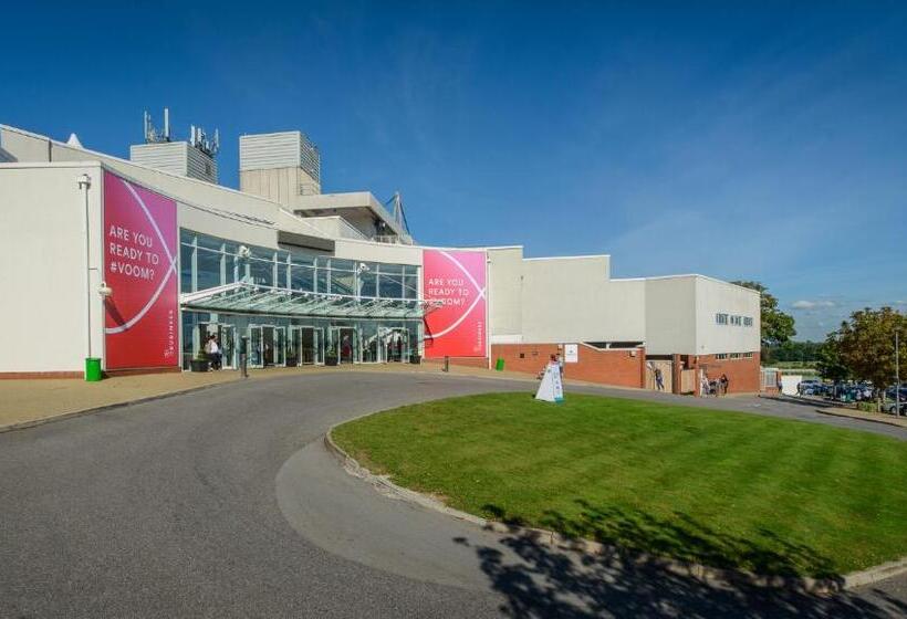 فندق Sandown Park Lodge