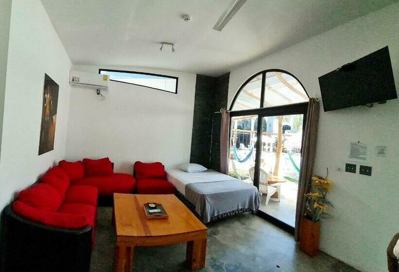 Hotel Show Pony Beach Resort And Suites