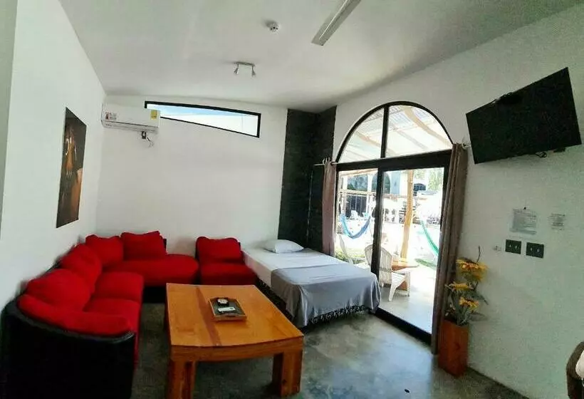 ホテル Show Pony Beach Resort And Suites