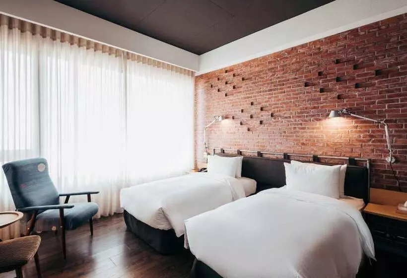 U.i.j Hotel & Hostel
