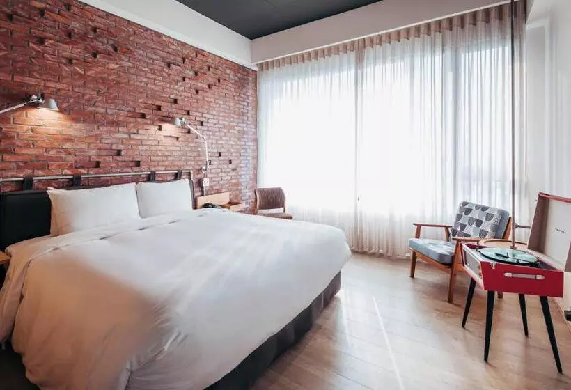 U.i.j Hotel & Hostel