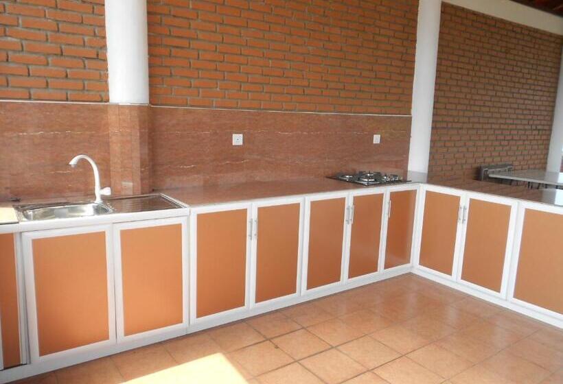 تختخواب و صبحانه Melvila