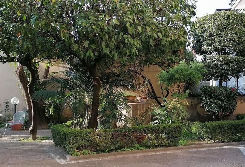 Отель Giardino Degli Aranci