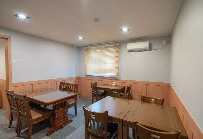 Gyeongpodae The Hotel Business