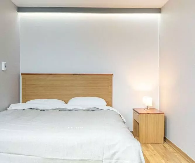 Gyeongpodae The Hotel Business