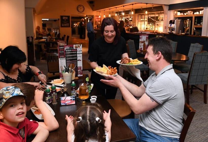 בית מלון כפרי Olde House, Chesterfield By Marston's Inns