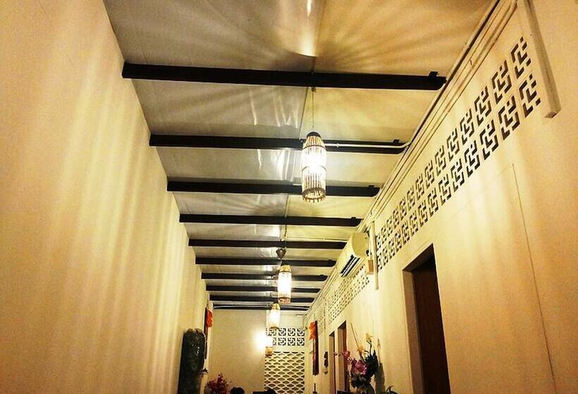 هتل The Bodhi Lodge   Hostel