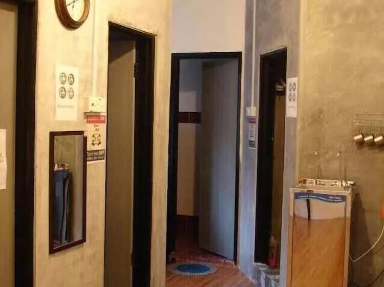 هتل The Bodhi Lodge   Hostel