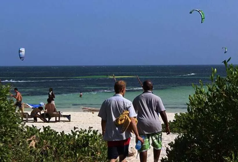 هتل Travellers Inn Resort Malindi