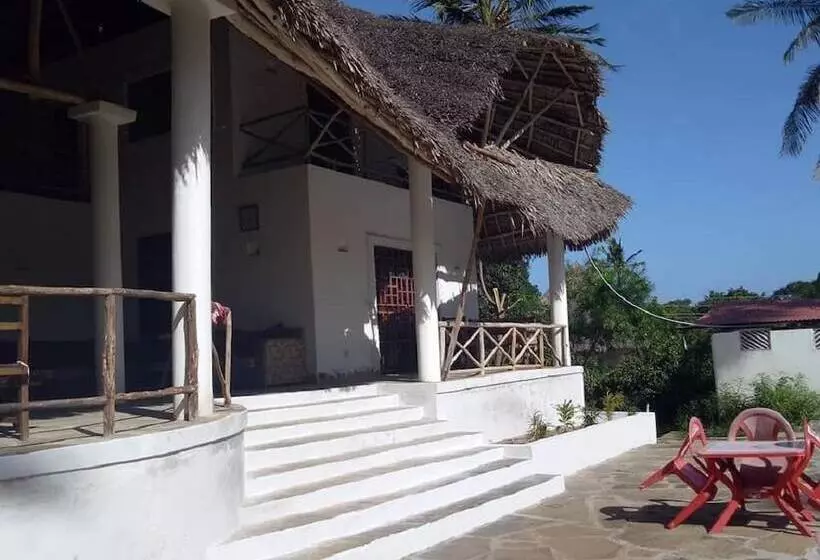 هتل Travellers Inn Resort Malindi