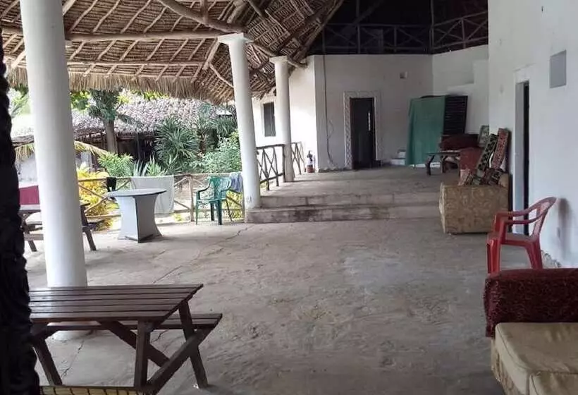 هتل Travellers Inn Resort Malindi