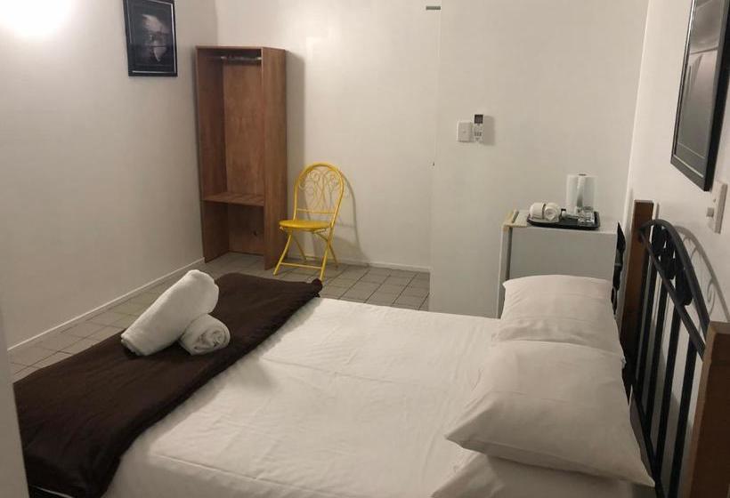 فندق على الطريق Airlie Waterfront Accommodation