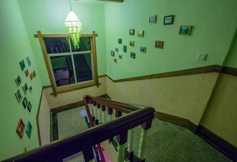 Zhangjiajie April Hostel