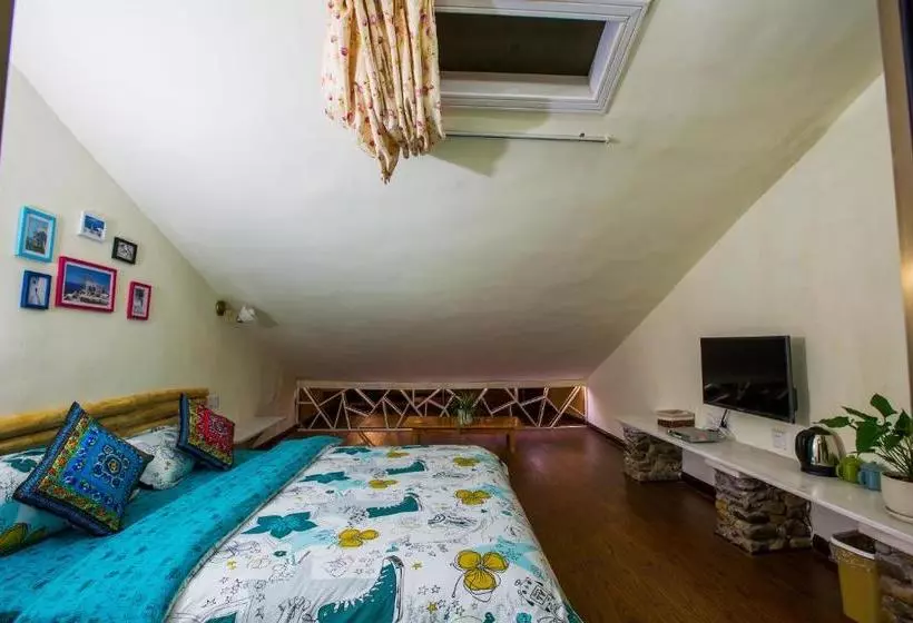 Zhangjiajie April Hostel