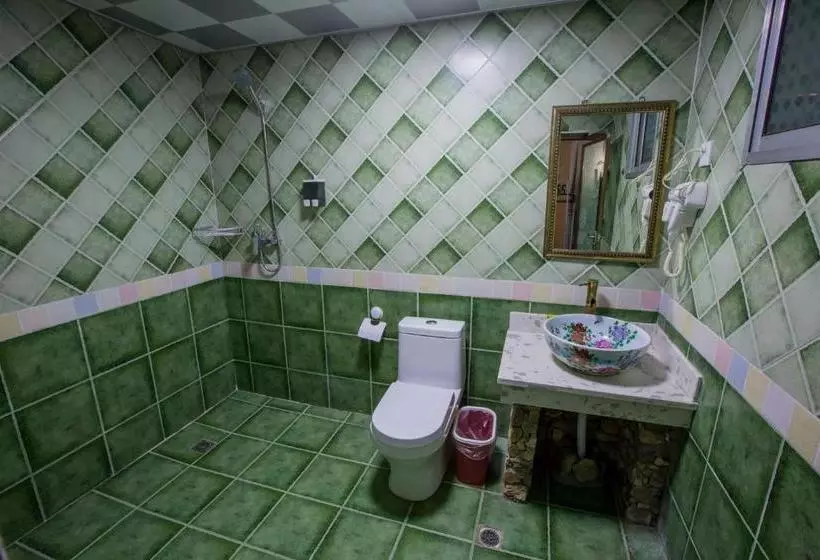 Zhangjiajie April Hostel